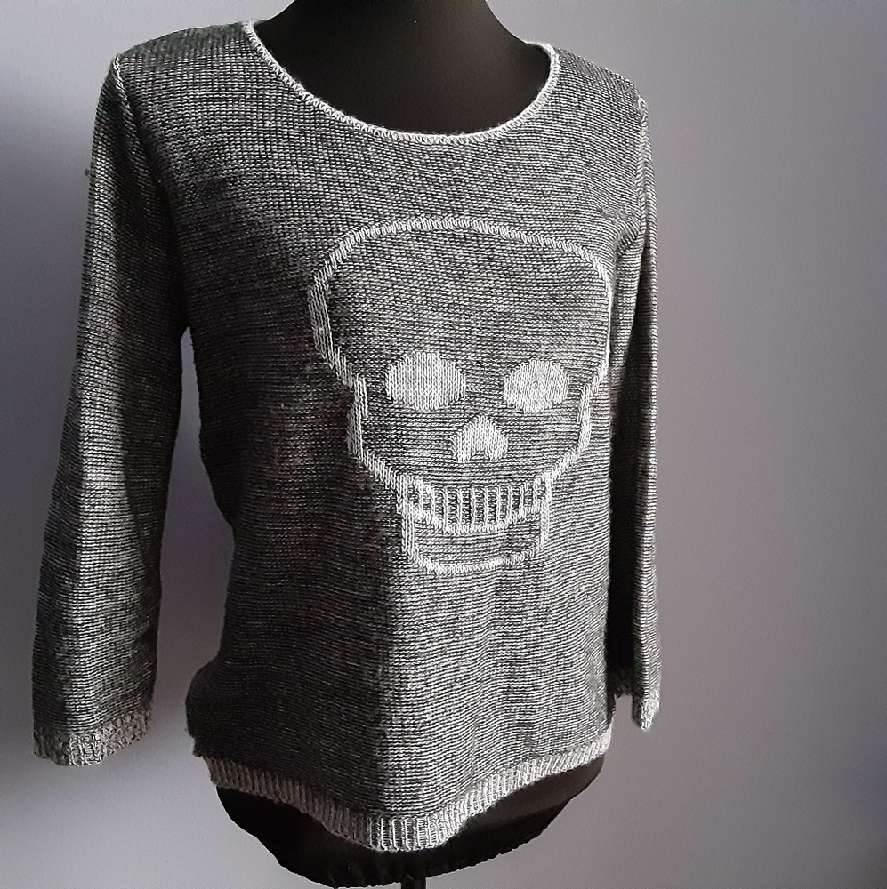 Derek Small skull pattern sweater size large